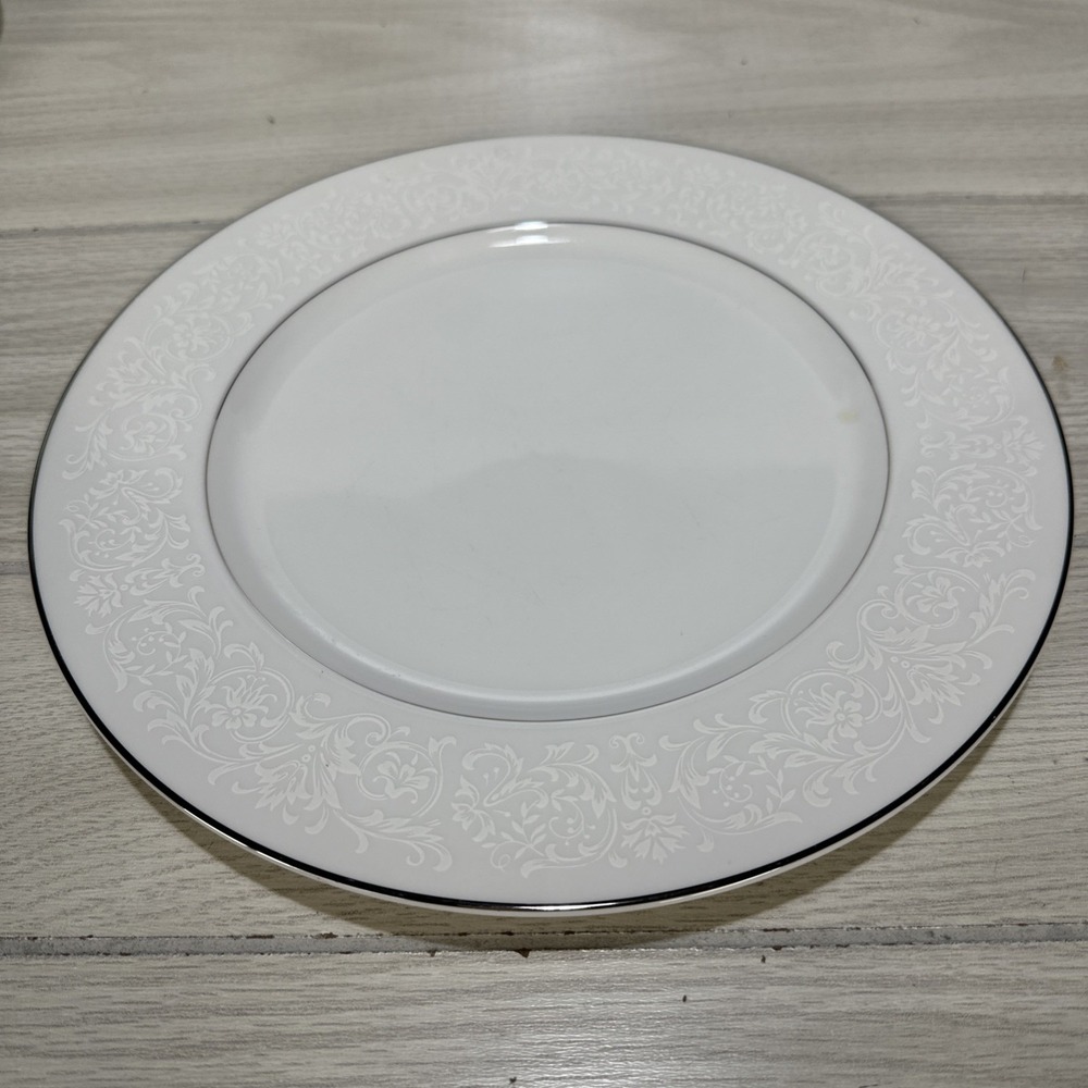 SANGO Japan Fresco 3540 Fine‎ China Silver Trim Floral Accent 10.75 Dinner Plate